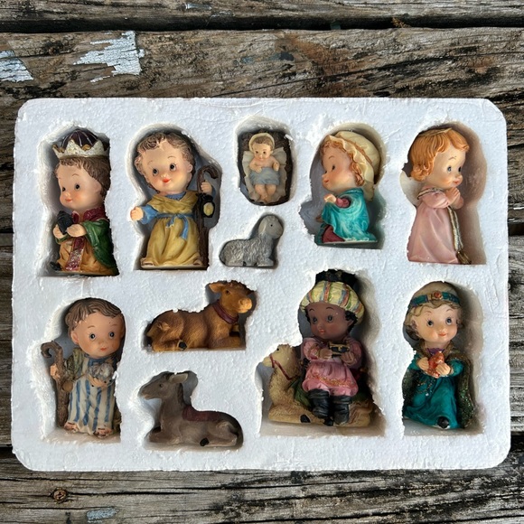 Vintage Holiday Time 11 Piece Children Nativity Set in Box Polyresin Christmas - Picture 3 of 9